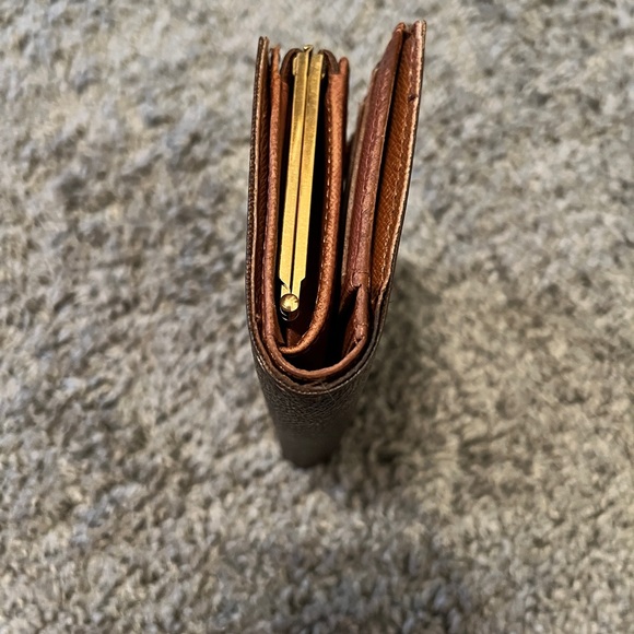 Louis Vuitton Kisslock wallet with printed code - Picture 3 of 10